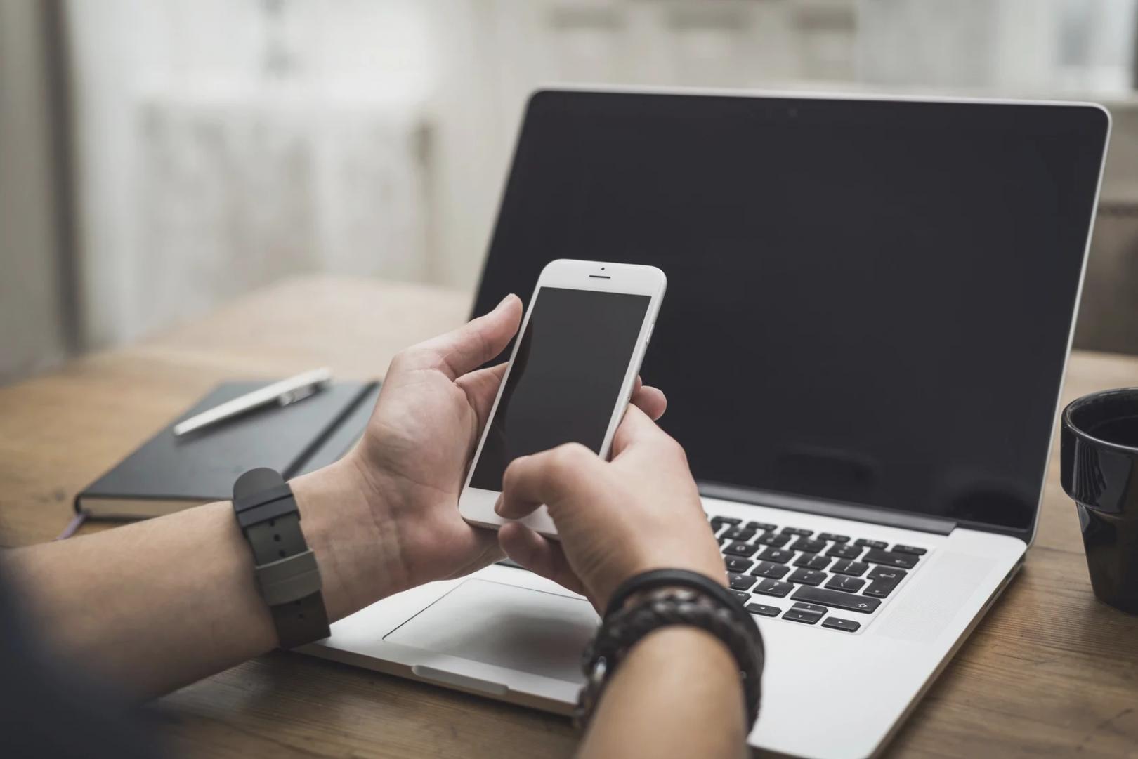 Deelnemer oefent budgetpresentatie in online leeromgeving